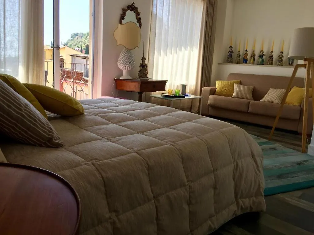 טאורמינה Casa Arico & Shatulle Suites לינה וארוחת בוקר