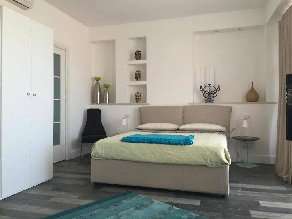 לינה וארוחת בוקר טאורמינה Casa Arico & Shatulle Suites