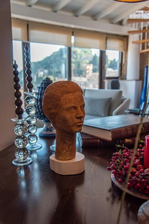 לינה וארוחת בוקר טאורמינה Casa Arico & Shatulle Suites