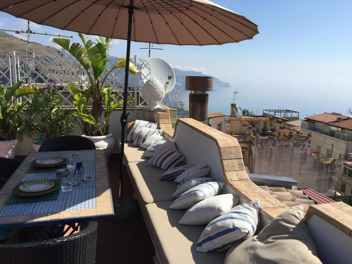 טאורמינה Casa Arico & Shatulle Suites לינה וארוחת בוקר