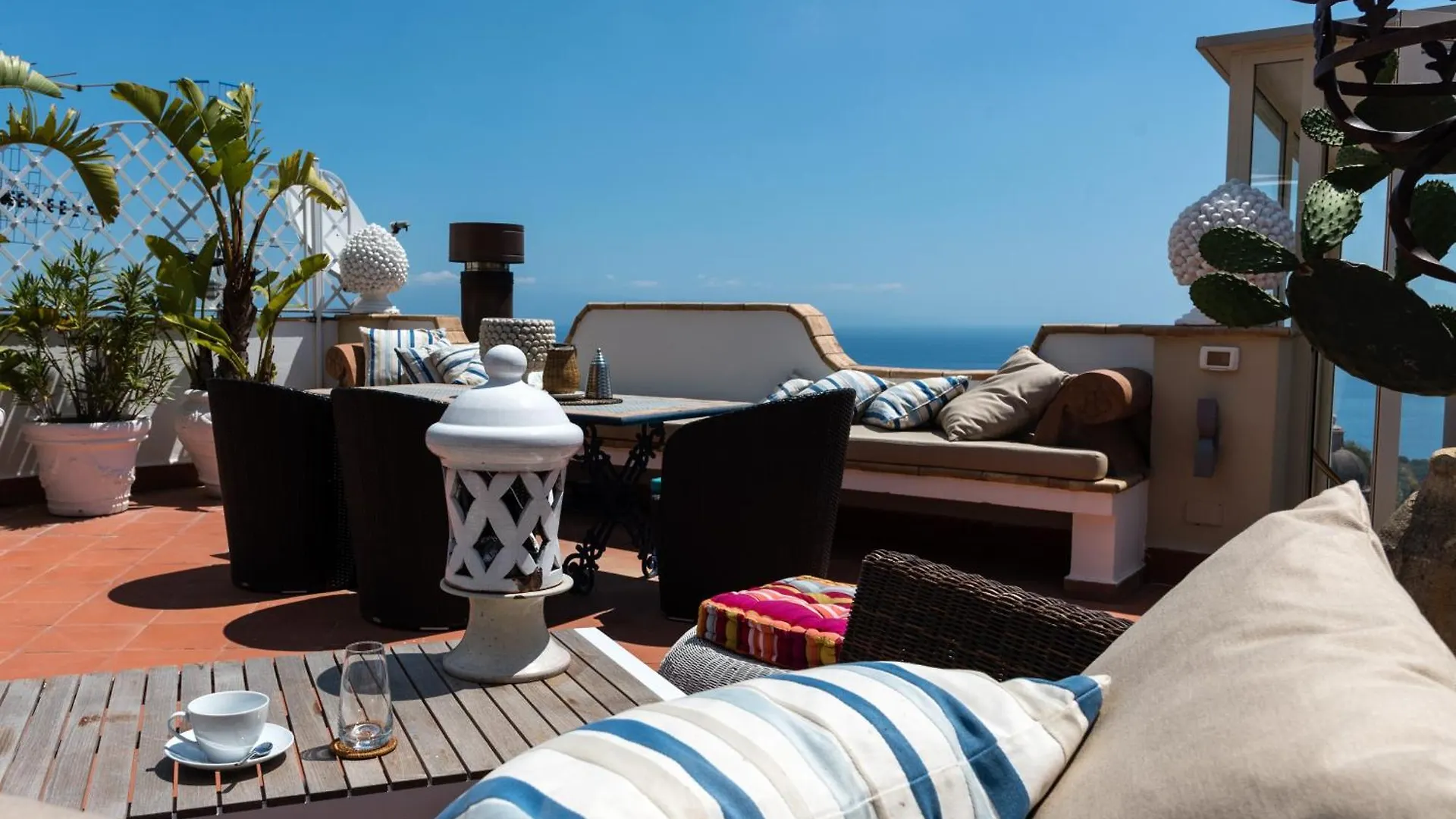 לינה וארוחת בוקר טאורמינה Casa Arico & Shatulle Suites