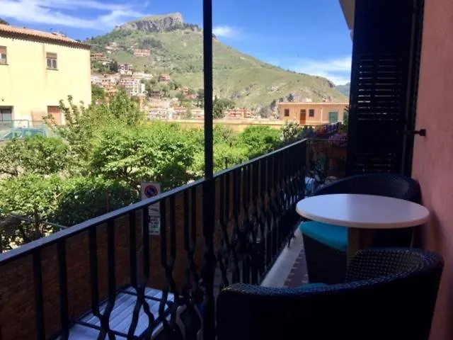 Casa Arico & Shatulle Suites Taormina Bed & Breakfast